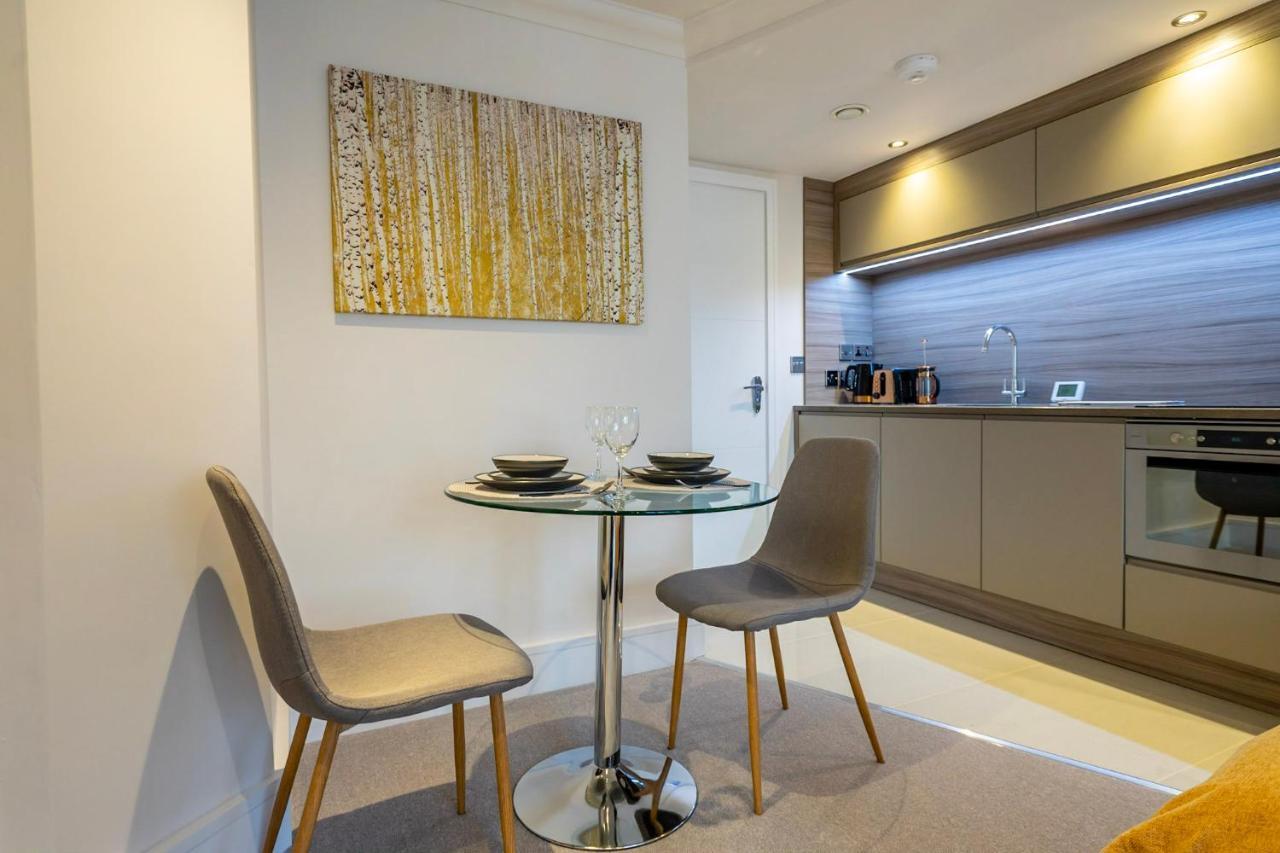 48 Cocoa Suites York Bagian luar foto