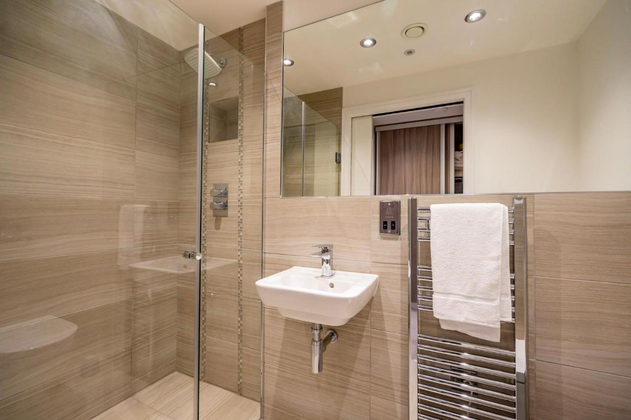 48 Cocoa Suites York Bagian luar foto